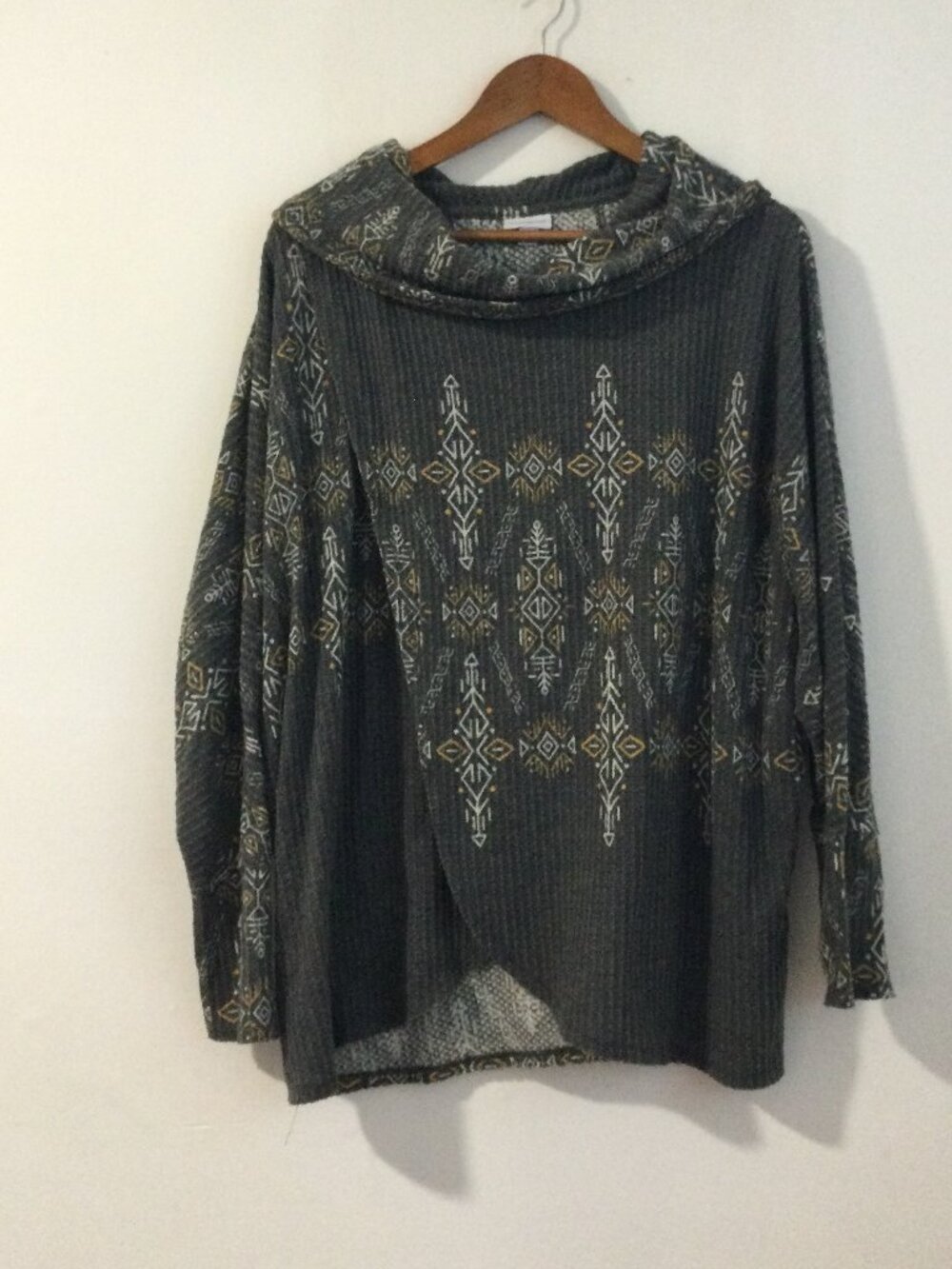 LuLaRoe Kristen Cowl Neck Pullover Gray waffle knit Geometric Aztec print Sz Lg